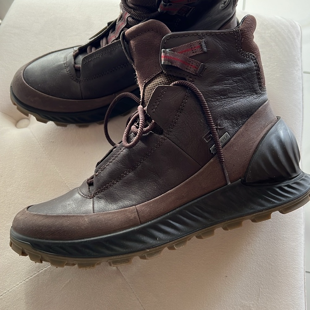 For Man Gore-Tex waterproof & breathable (very popular)
• High-quality leather